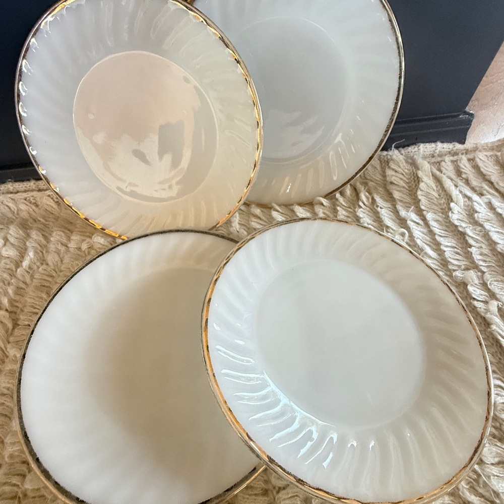 Vintage Fire King 4 dinner plates
